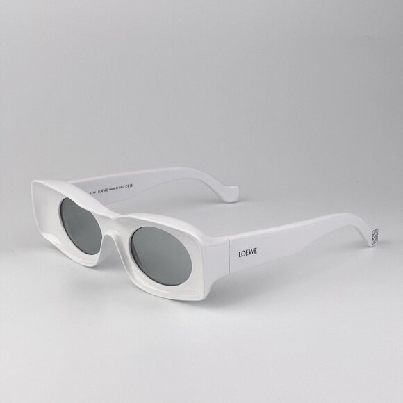Loewe Paula’s Ibiza LW40033I Sunglasses – White Silver Mirror | Model LW40033I - Picture 1 of 11